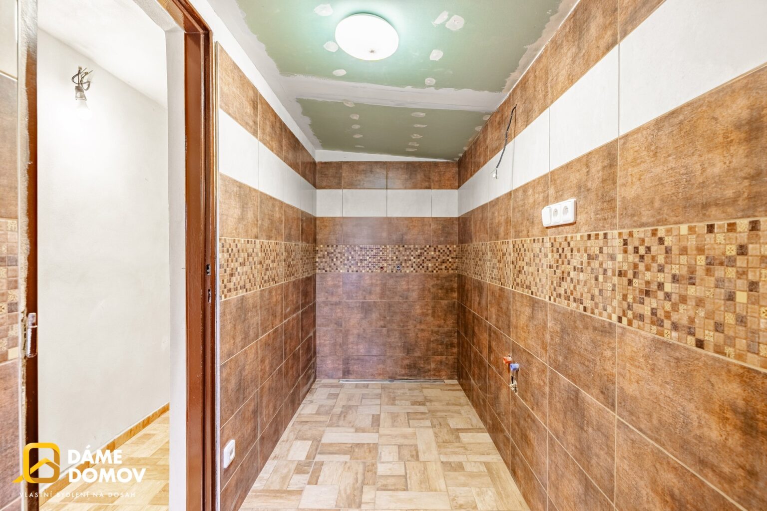 1920x1920wm2410241258-6a0e5-prodej-rodinneho-domu-86-m2-hostalkova-dsc03234-hdr-f-80267034a4-1754668370