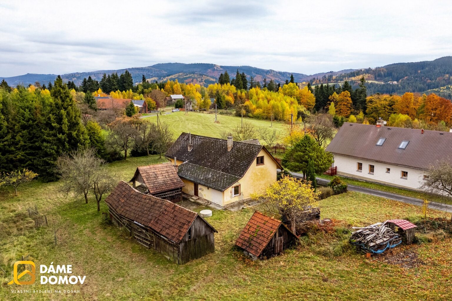 1920x1920wm2410241258-7f0b3-prodej-rodinneho-domu-86-m2-hostalkova-dji-20251026111145-0896-d-hdr-r-2bd07034a4-2644676000