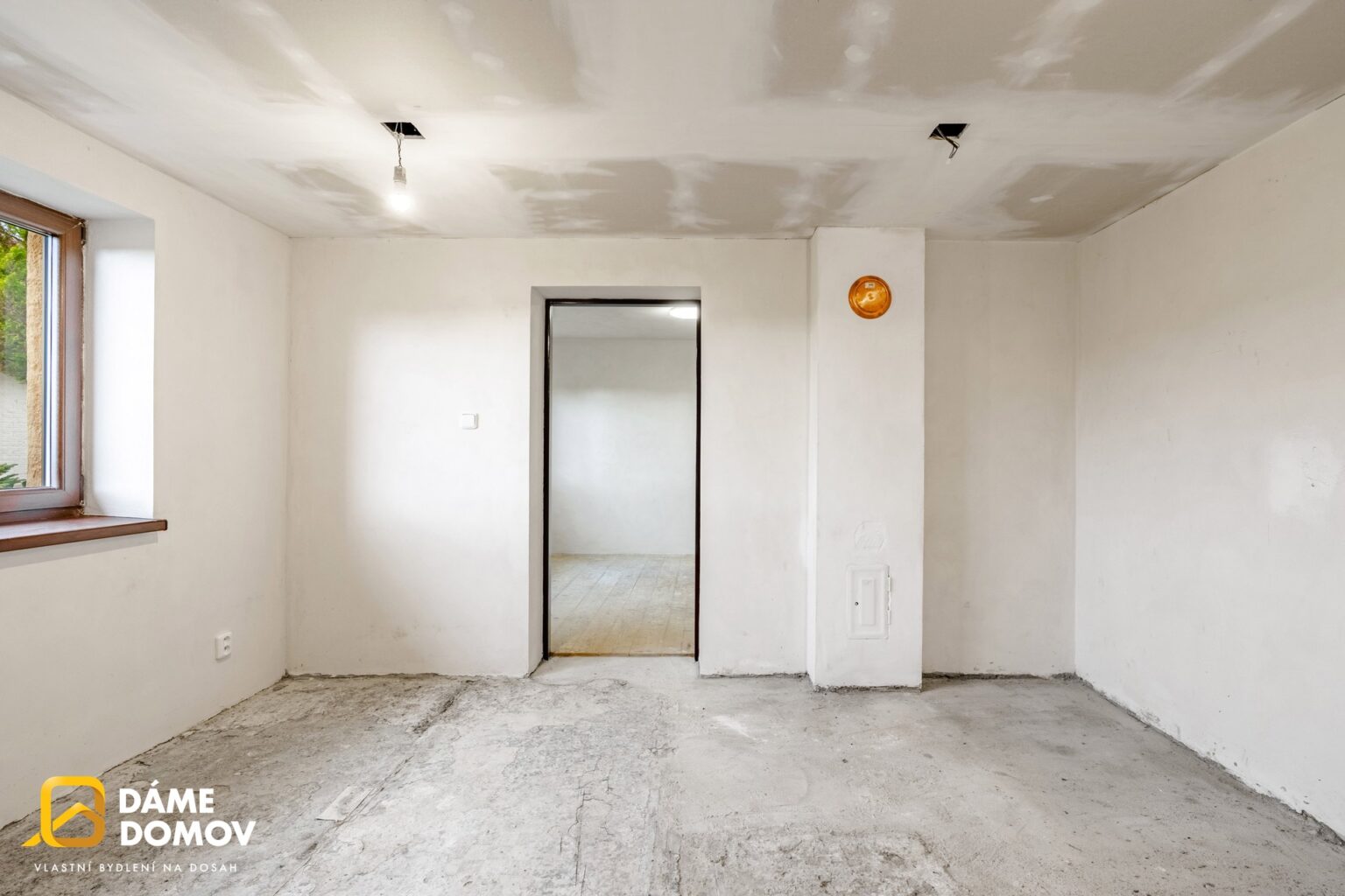 1920x1920wm2410241258-a7b15-prodej-rodinneho-domu-86-m2-hostalkova-dsc03167-hdr-f-1bd57034a4-990317047