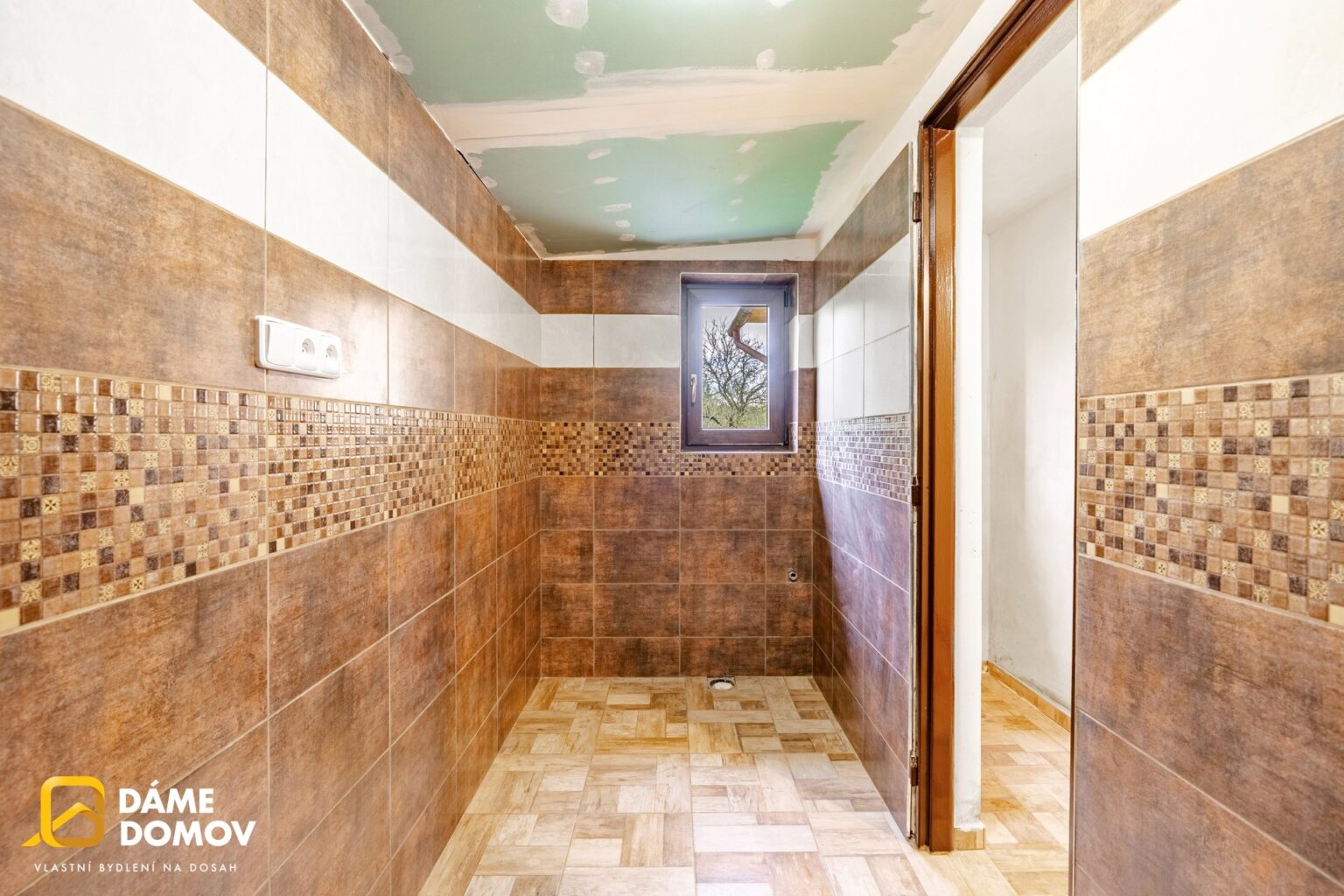 1920x1920wm2410241258-a8b7f-prodej-rodinneho-domu-86-m2-hostalkova-dsc03244-hdr-f-575e7034a4-2446793289