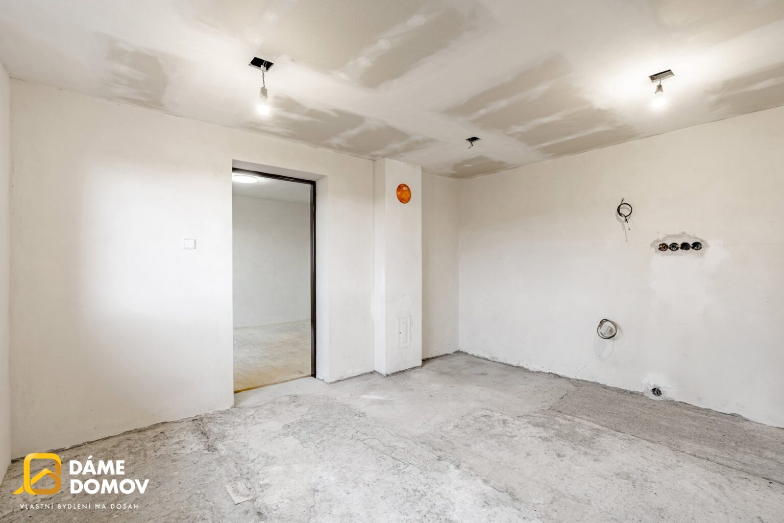 1920x1920wm2410241258-e7a79-prodej-rodinneho-domu-86-m2-hostalkova-dsc03172-hdr-f-29167034a4-2023821583